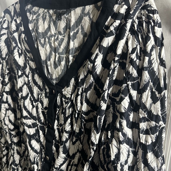Talbots Smocked Feather Print Top Plus 2XLBlack And‎ White Button Up - Picture 3 of 7